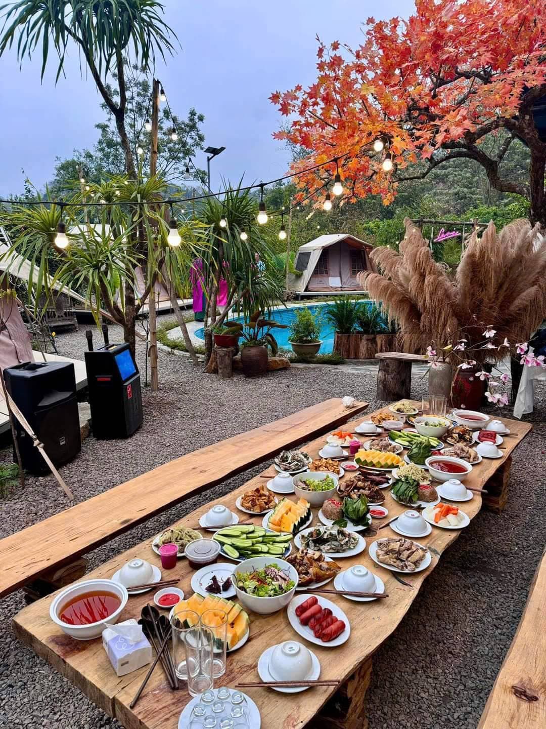 Nướng BBQ và bàn tiệc ngoài trời tại A Tủn Homestay (7/8)